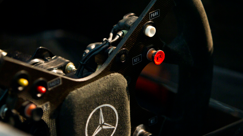Illustration for article titled Get a bug's-eye view of Mika Häkkinen's McLaren MP4/14